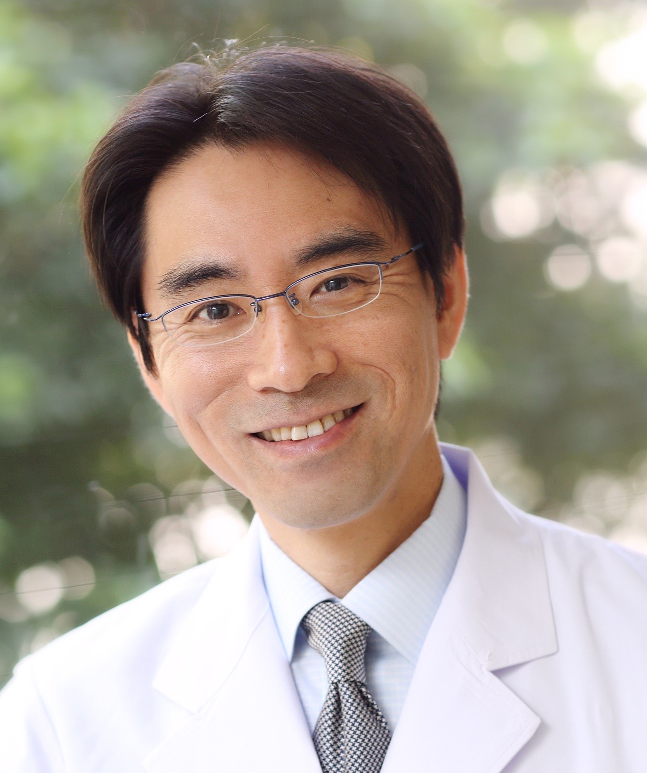 園田先生の上半身のお写真をお願い致します。